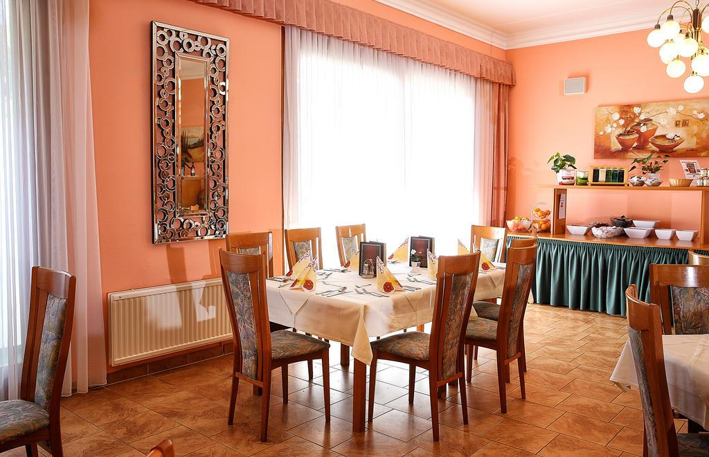 Strandhotel Orchidee Sankt Kanzian am Klopeiner See Exterior photo